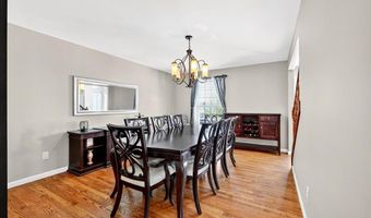 1316 Red Oak Plantation Dr, Ballwin, MO 63021