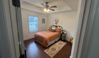 1025 Nickolas St, Aurora, MO 65605