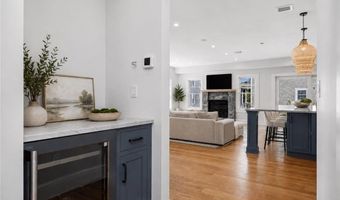 6 Sharon Ct, Newport, RI 02840