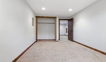 1006 NE 28th Ave, Aberdeen, SD 57401