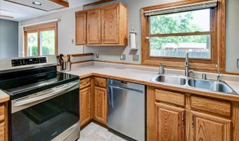 5514 Meadowood Dr, Fitchburg, WI 53711