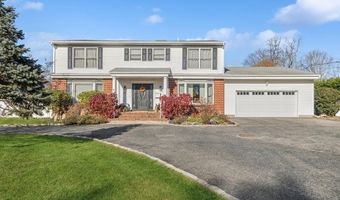 411 Middle Rd, Bayport, NY 11705