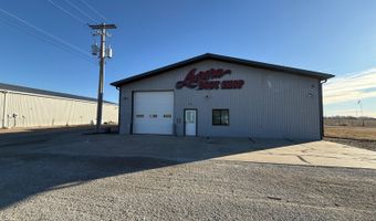 316 1st St, Aurora, NE 68818