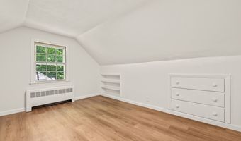 18 Grove Rd, Cromwell, CT 06416