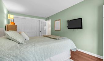 8 Eagle Dr, Bayville, NJ 08721