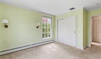 28 S Hill Dr, Cranston, RI 02920