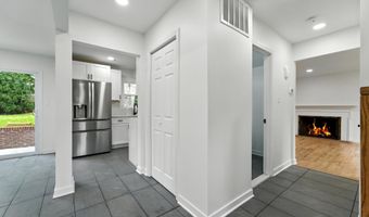 2339 N POWHATAN St, Arlington, VA 22205