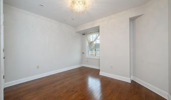 25 White Oak Ln, Aberdeen, NJ 07747