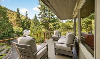 545 Ashland Creek Dr, Ashland, OR 97520