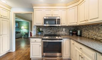 27 S Pond Cir, Cheshire, CT 06410