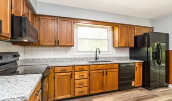 18 Holiday Dr, Albrightsville, PA 18210