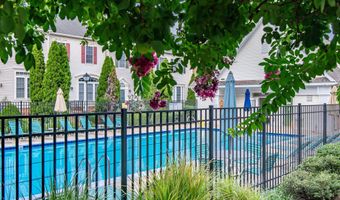 5832 COWLING Ct, Alexandria, VA 22304