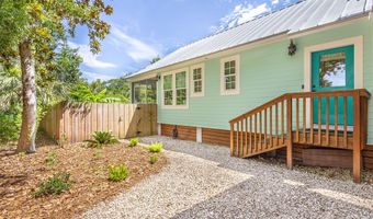 121 14th St, Apalachicola, FL 32320