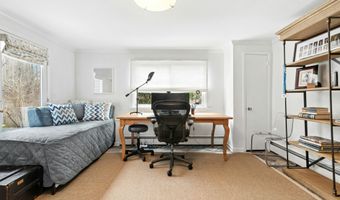 15 Queens Ln, Darien, CT 06820