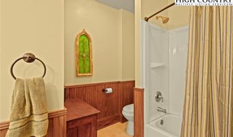 140 Library Ln, Banner Elk, NC 28604
