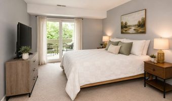 240 S REYNOLDS St 309, Alexandria, VA 22304