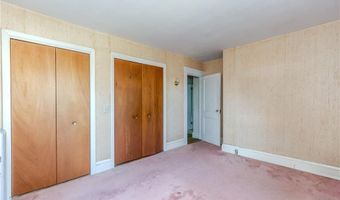 15 Kent Pl, Cranston, RI 02905