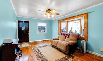 43 Coolidge Ave, Amity Harbor, NY 11701