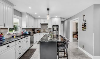 20 Regency Way, Manalapan, NJ 07726