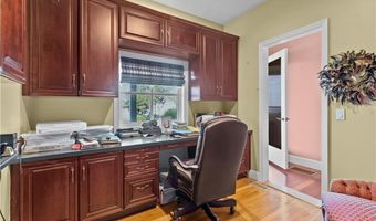 33 Courageous Cir, Bristol, RI 02809