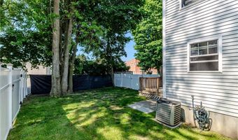 18 Willis St 18, Cranston, RI 02910