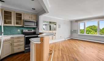 553 Bellevue Ave 14, Newport, RI 02840