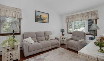 40 Red Oak Dr, Coventry, RI 02816