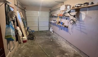 905 S Griffith Ave, Aurora, MO 65605