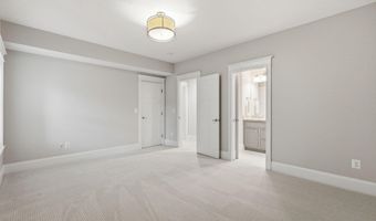 3555 N DICKERSON St, Arlington, VA 22207