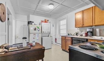 28 Young St, Newport, RI 02840