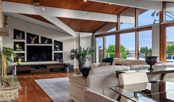10 Ocean View Dr, Middletown, RI 02842