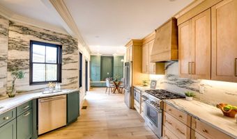 16 Chestnut St, Boston, MA 02129