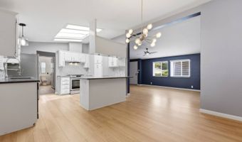 8975 Lawrence Welk Dr 23, Escondido, CA 92026