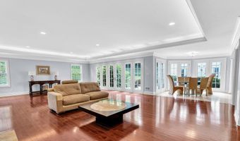 41 Marlpit Pl, Middletown, NJ 07748