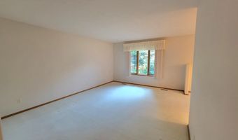 2710 Railroad Cir, Aberdeen, SD 57401