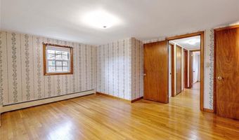 86 Rogers Ave, Barrington, RI 02806