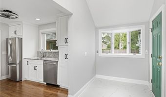 26 Tryon Ave, East Providence, RI 02916