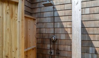 14 Robinson St, Narragansett, RI 02882