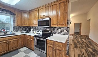 1204 Willow Dr, Aberdeen, SD 57401