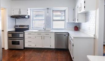 32 Sykes St, Warwick, RI 02886