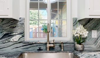 970 HASSETT St, Brookings, OR 97415