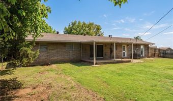 112 Oak St, Arkoma, OK 74901