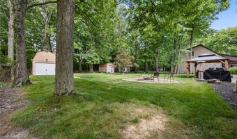 1135 Royal Dr, Amherst, OH 44001