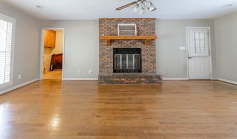 994 COMANCHE Trl, Anniston, AL 36206
