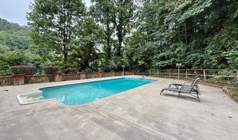 940 Daniels Crk, Banner, KY 41603