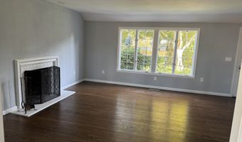 13 Fenway Rd, Branford, CT 06405
