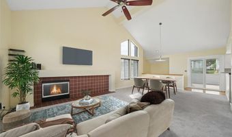 1848 Ridgeview Circle Dr, Ballwin, MO 63021