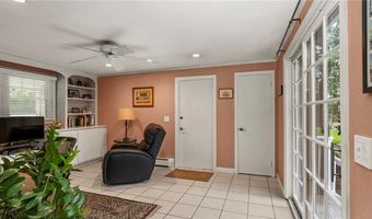 40 Sage Dr, Warwick, RI 02886