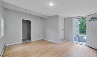 9 Holt St, Amityville, NY 11701