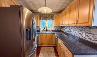 2 Beatrice Ln, Bristol, RI 02809